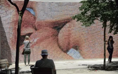 Mural del beso de Barcelona: enamórate (aún más) de la ciudad